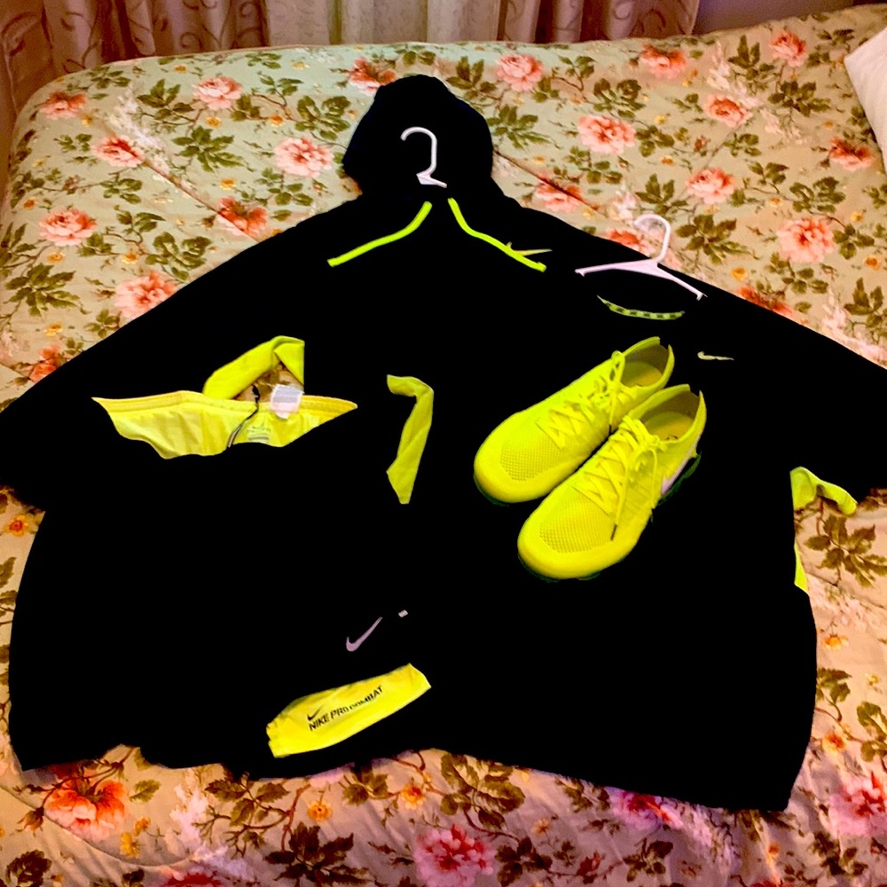 2018 Nike Air VaporMax Flyknit 2 in Volt/Black/Silver. Entire Outfit-Ready to GO